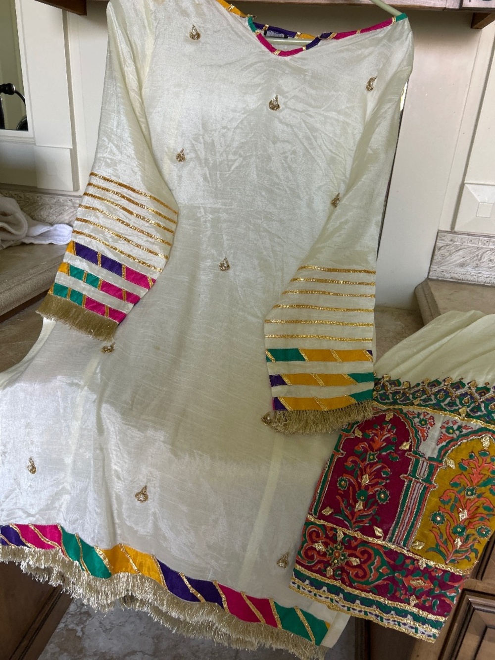 Extremely beautiful Indian Pakistani salwar kameez suit